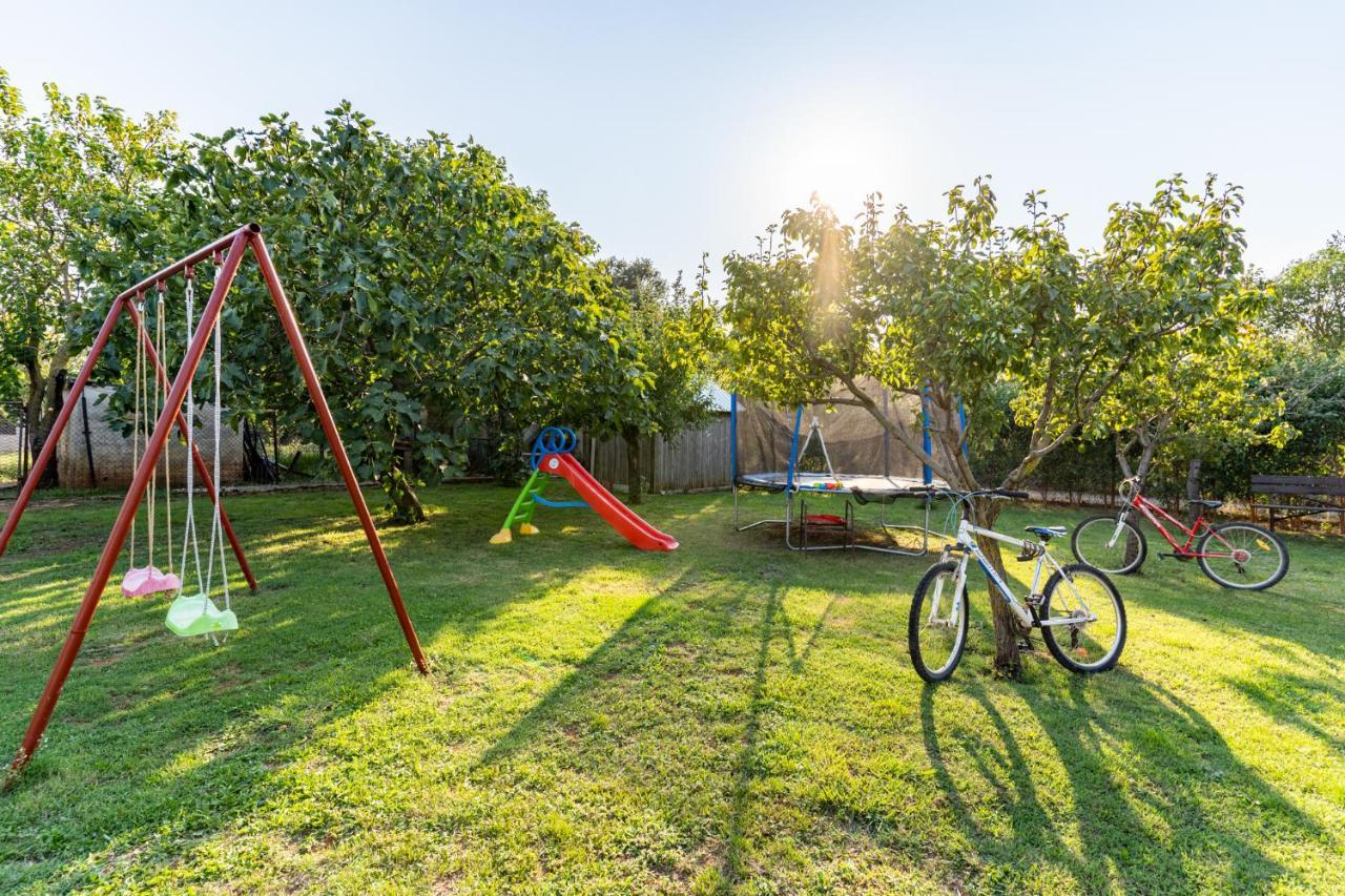 Holiday Home Kerniat Пула Екстериор снимка
