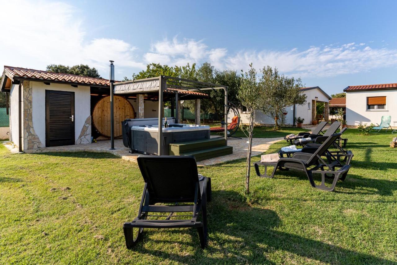Holiday Home Kerniat Пула Екстериор снимка