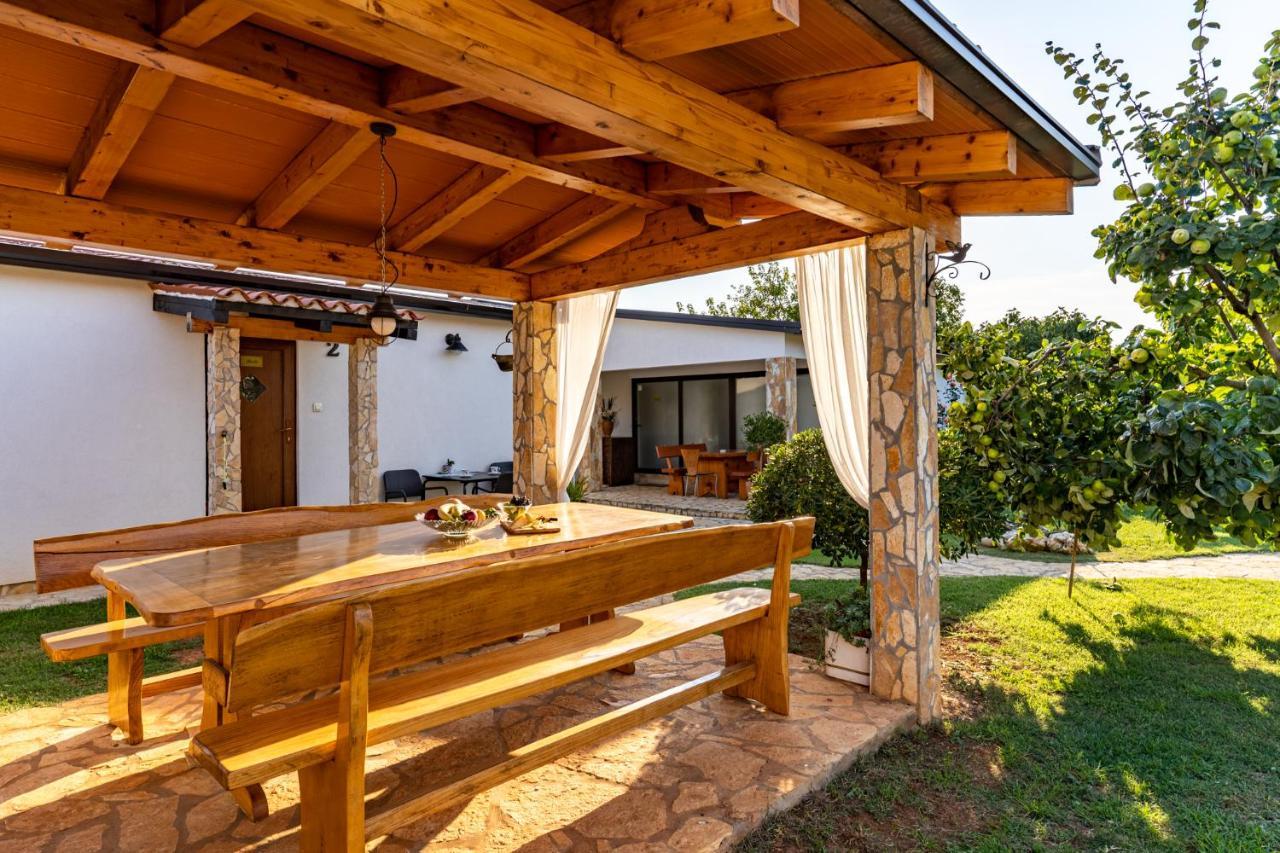Holiday Home Kerniat Пула Екстериор снимка