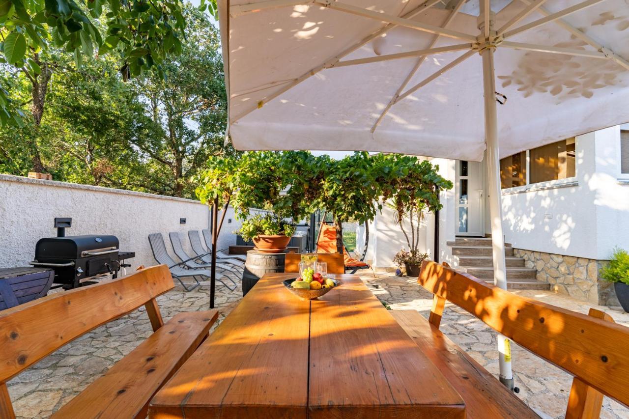 Holiday Home Kerniat Пула Екстериор снимка