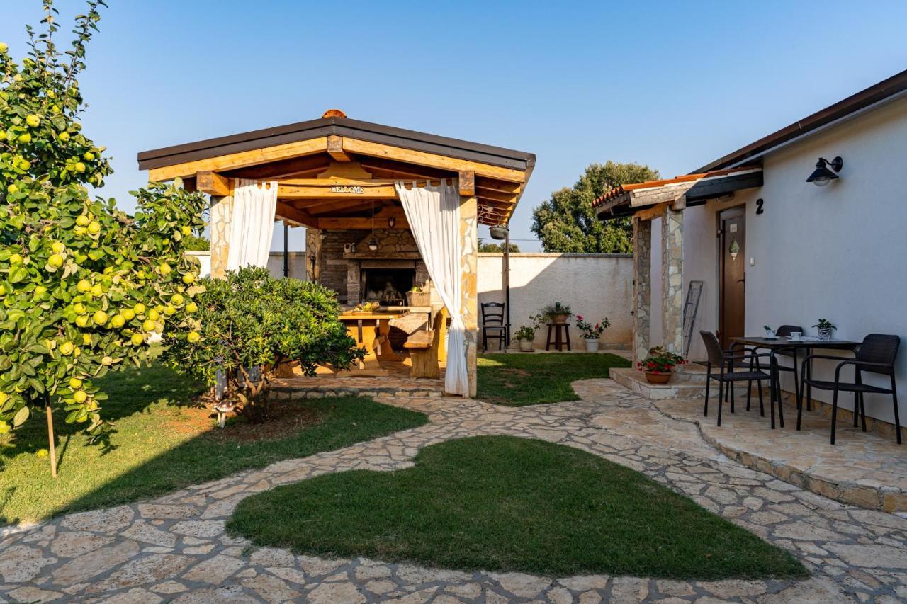 Holiday Home Kerniat Пула Екстериор снимка