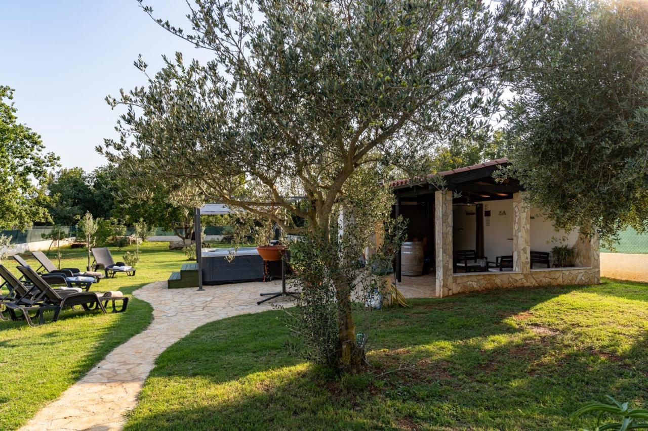 Holiday Home Kerniat Пула Екстериор снимка