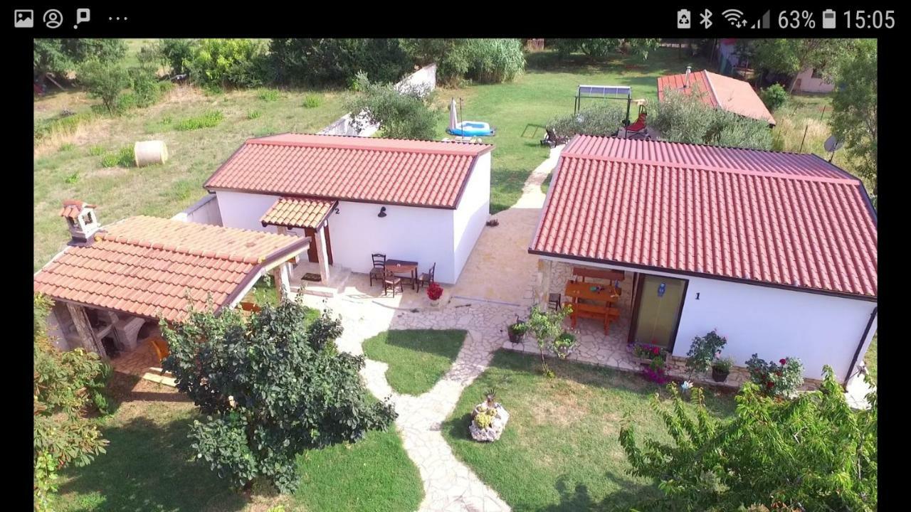 Holiday Home Kerniat Пула Екстериор снимка