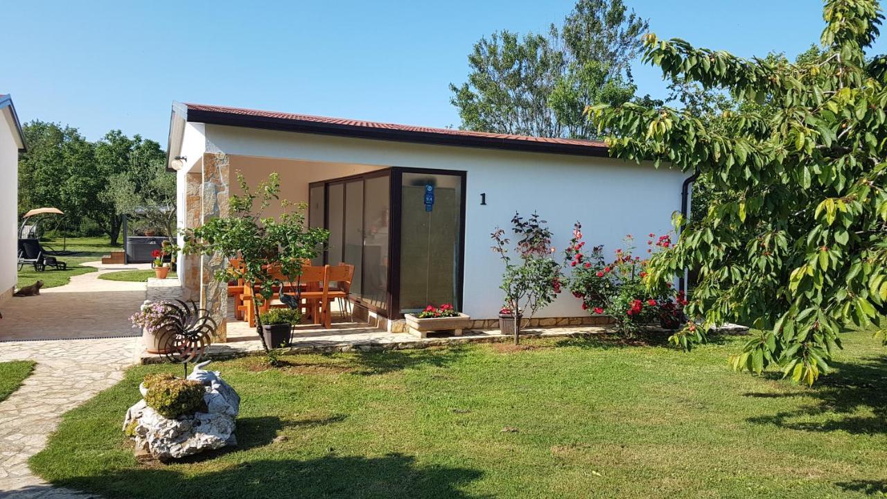 Holiday Home Kerniat Пула Екстериор снимка